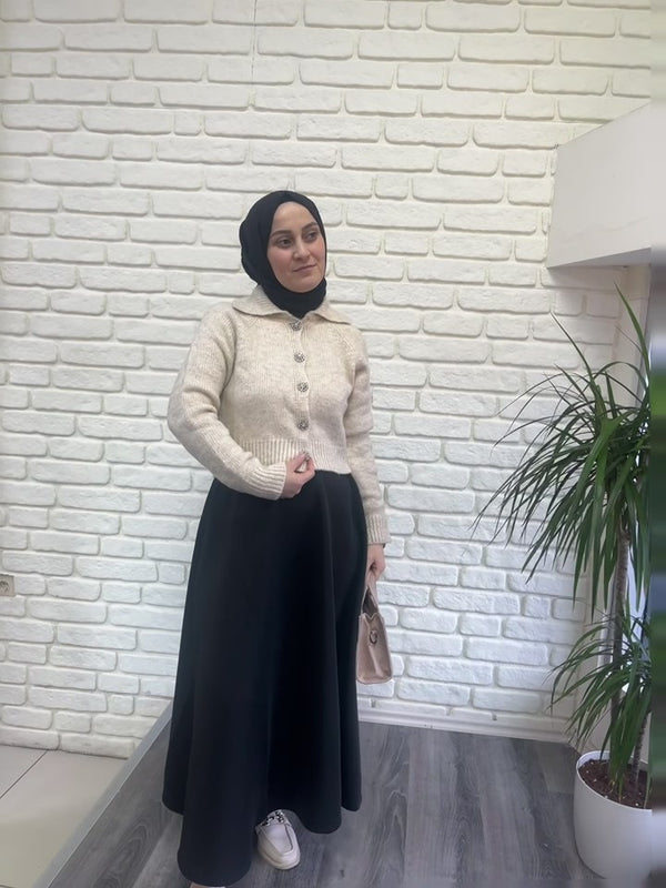 Taş Düğmeli Yün Hırka