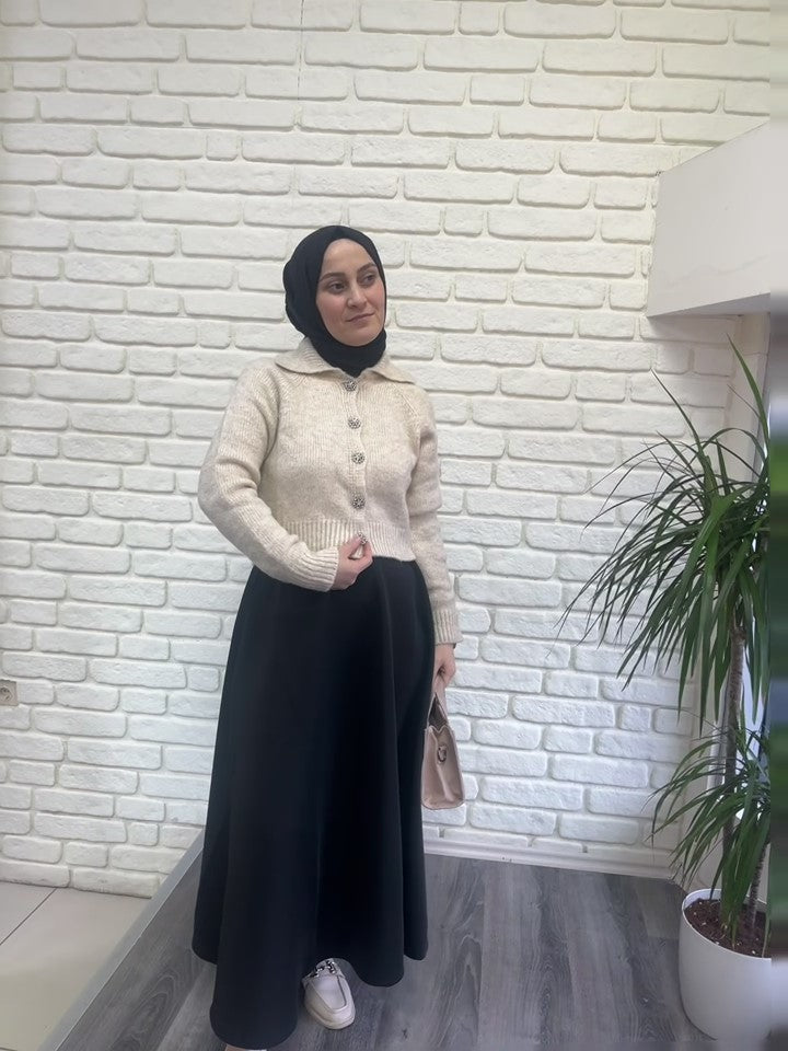 Taş Düğmeli Yün Hırka